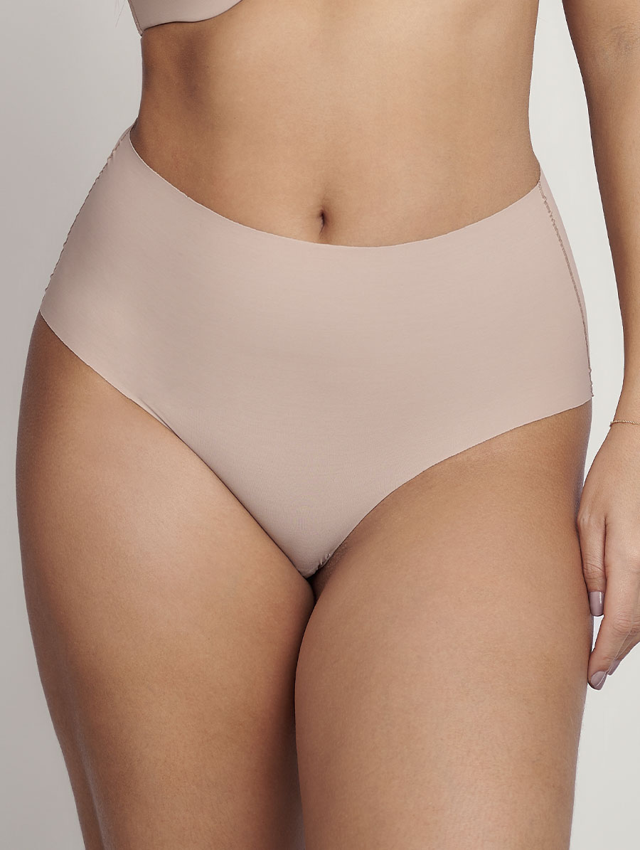 Calcinha Hot Pant Essencial em microfibra pelle com acabamento em corte a laser, laterais largas e forro 100% algodão.