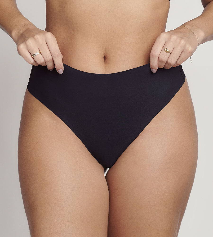 Calcinha Tanga Média Essencial em microfibra suave, modelagem média e toque confortável.