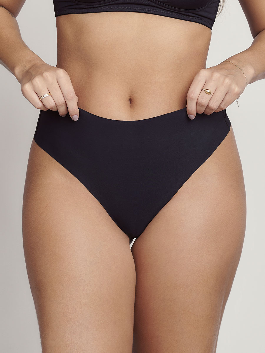 Calcinha Tanga Média Essencial em microfibra suave, modelagem média e toque confortável.