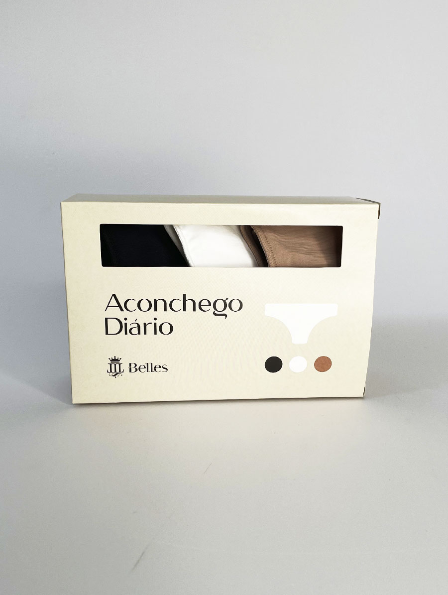 Kit Aconchego Diário — conjunto com 3 calcinhas semi fio em microfibra e embalagem personalizada.