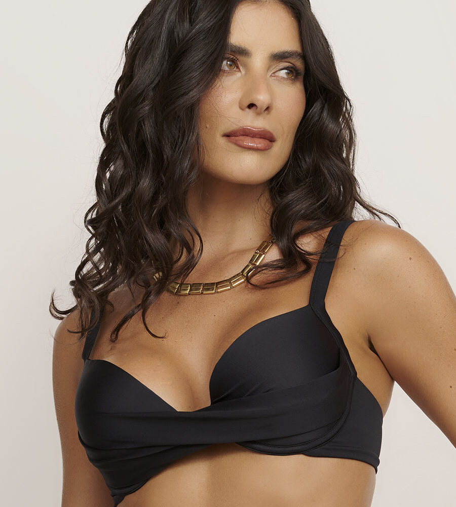 Top meia taça drapeado preto Classic em microfibra lisa com proteção UV, bojos fixos e alças fixas