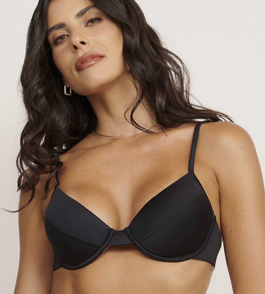 Top meia taça preto Classic em microfibra com bojos removíveis, elegante e confortável