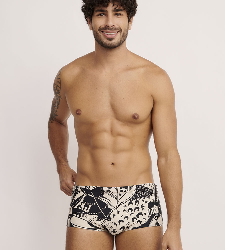 Sunga slip masculina Linha Man com estampa Fauna em tecido de secagem rápida.
