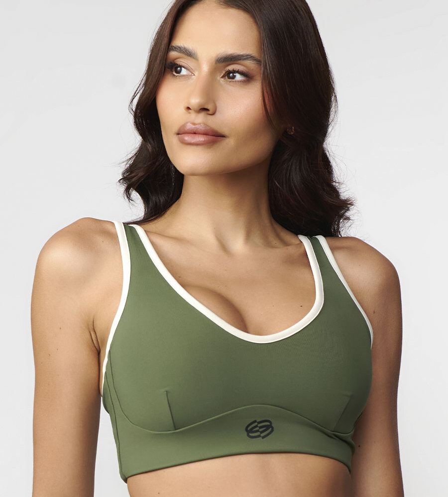 Top fitness camiseta verde cacto decote V e busto alongado em malha tecnológica toque gelado UV50+ beach tennis Belles