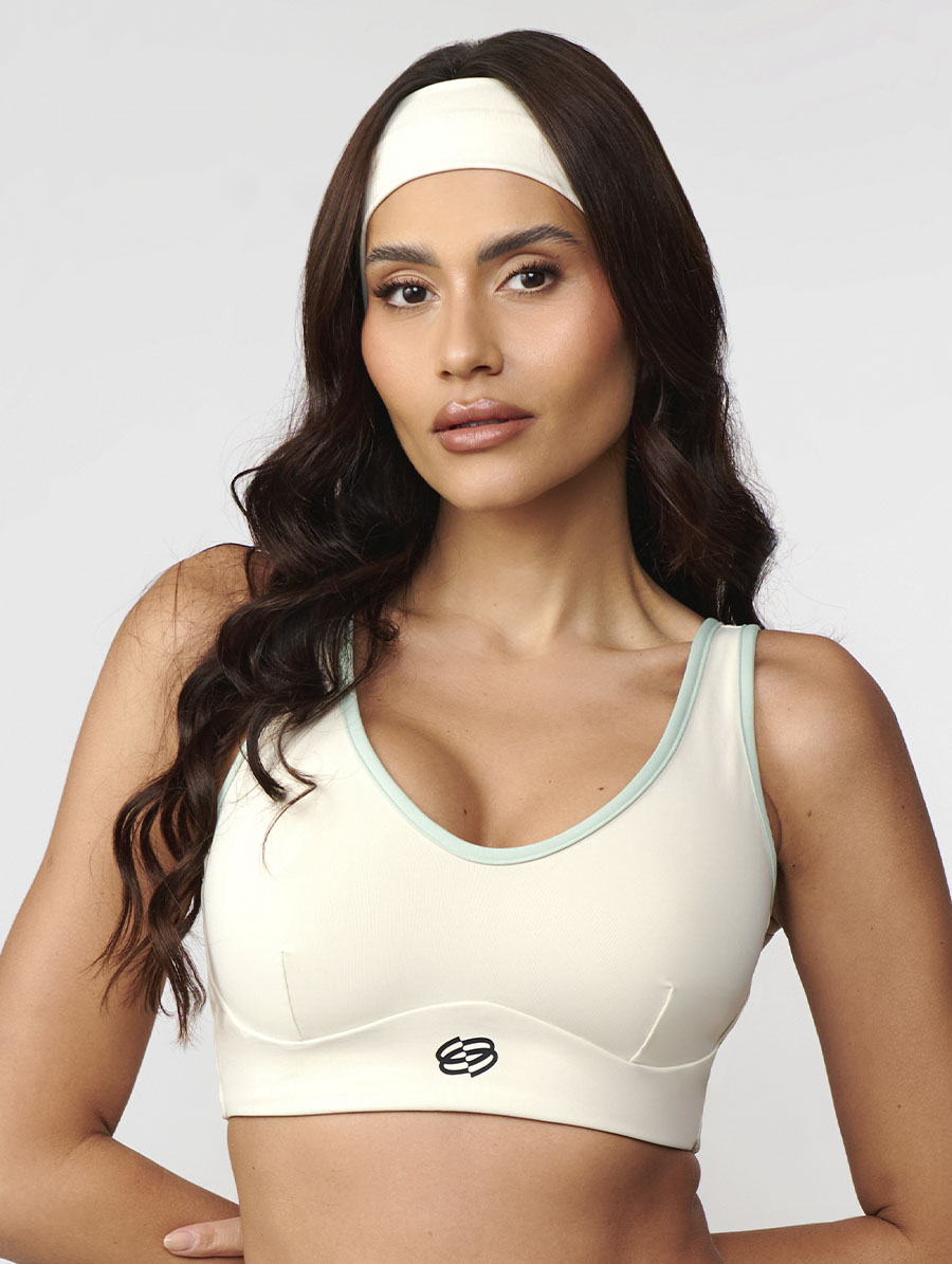 Top camiseta fitness off white luna com toque gelado média sustentação UV50+ Belles