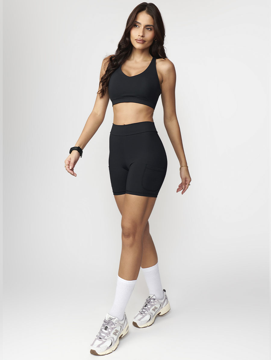 Short fitness preto feminino com cós alto e toque gelado média compressão proteção UV50+ Belles