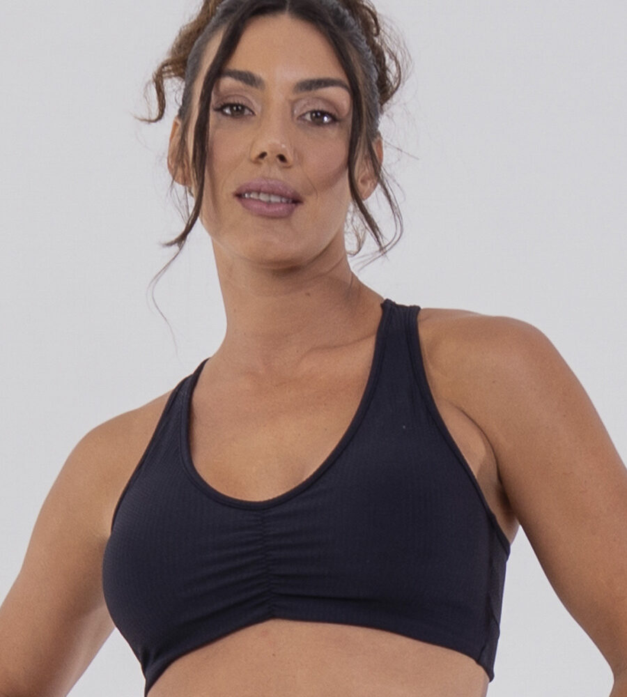 Top Nadador Chevry Preto em poliamida premium, com bojos removíveis e costas nadador.