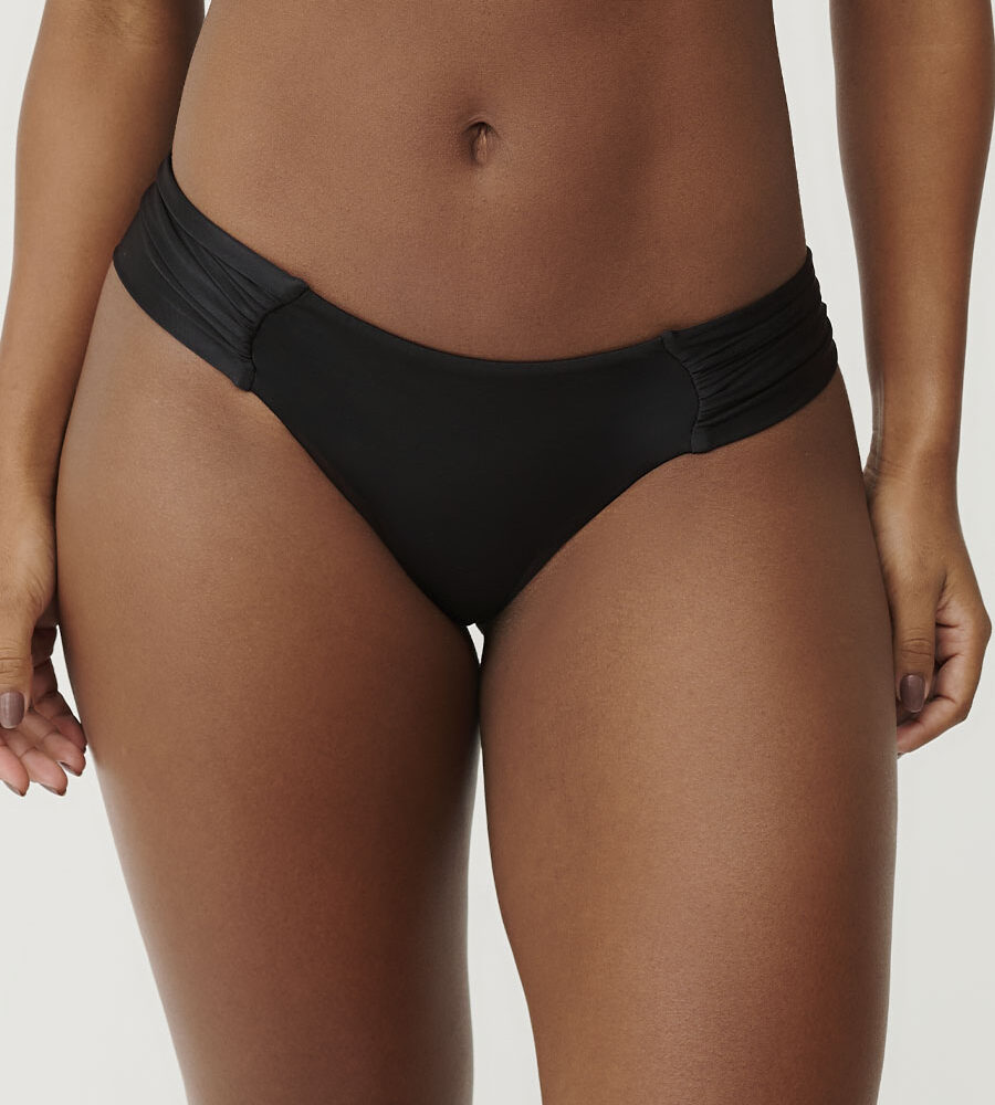 Calcinha borboleta preta com laterais largas e costas confortáveis proteção UV50+ Belles