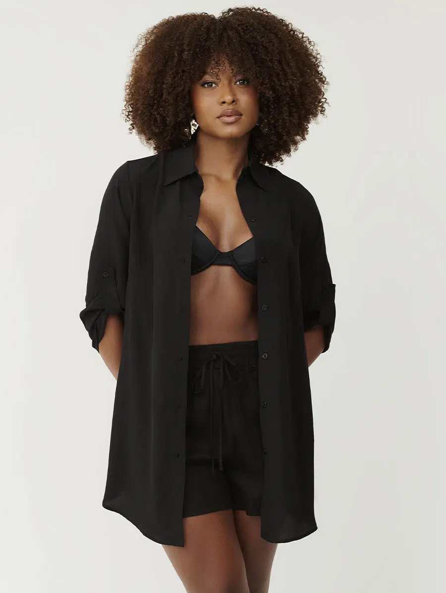 Chemise preta em viscose rayon com botões frontais e manga 3/4 com ajuste Belles