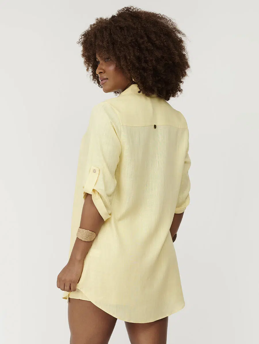 Chemise curta em linho amarelo Lúmen com botões frontais e mangas ajustáveis Belles