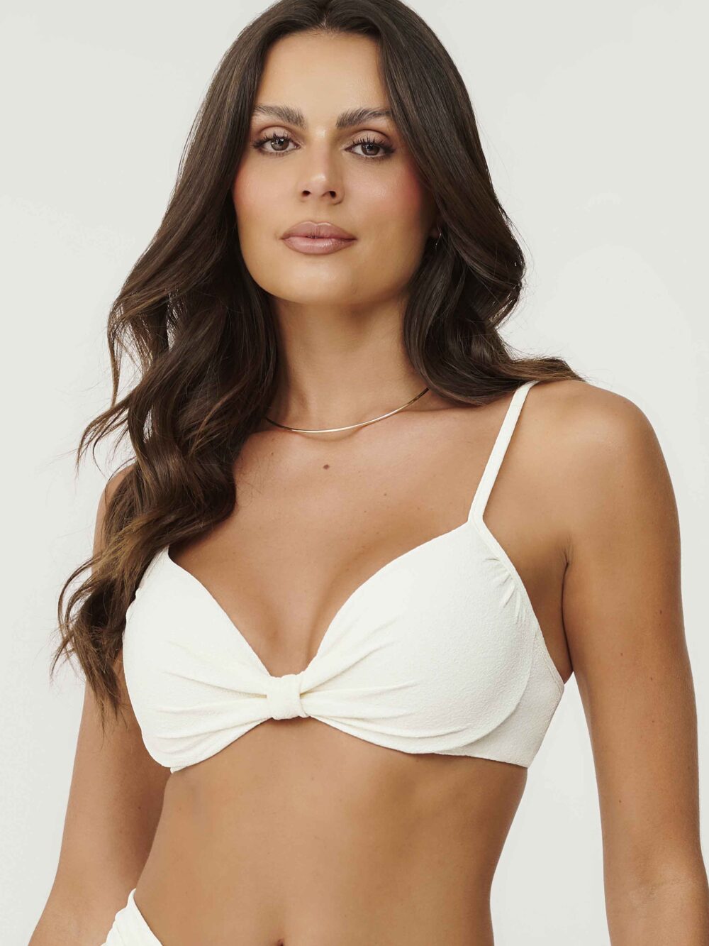 Top meia taça off white Aura com aro bojo fixo e anel central UV50+ Belles