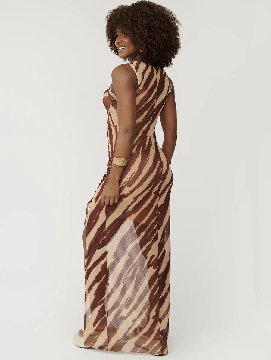 Vestido midi em tule estampa Lúmen com fenda lateral e forro nude Belles