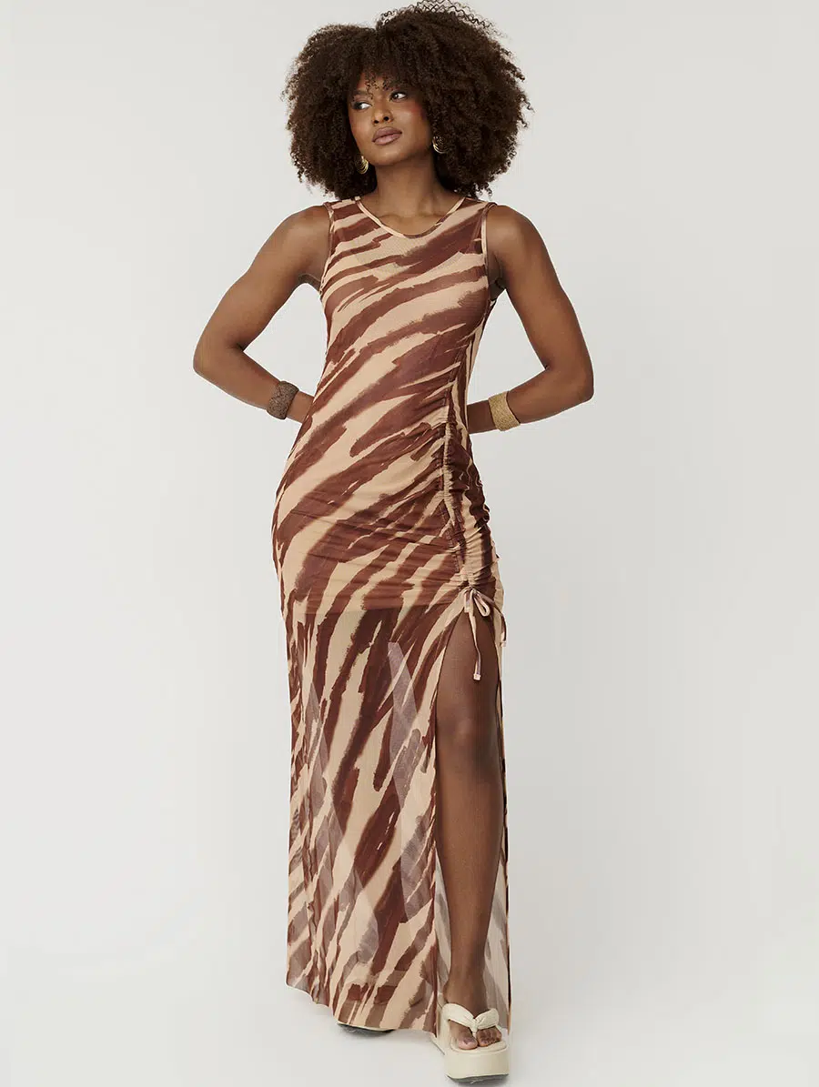 Vestido midi em tule estampa Lúmen com fenda lateral e forro nude Belles